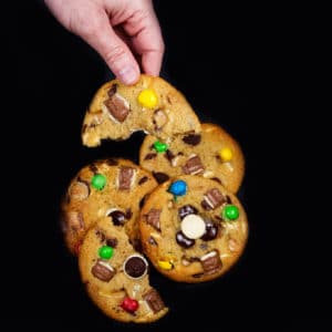 12 עוגיות ״Night Cookie״ במגוון טעמים לאפייה בבית 12 עוגיות ״Night Cookie״ במגוון טעמים לאפייה בבית