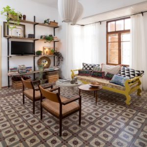 סיור בחנויות השוות של שוק הפשפשים