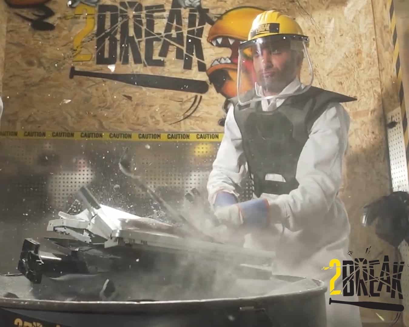 לשבור חפצים בחדר זעם